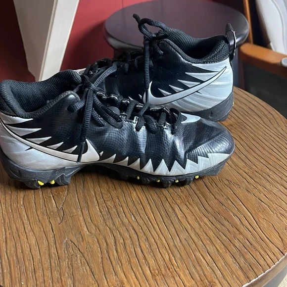 Nike Alpha black & gray size 2.5Y cleats. Used but really good condition! - Picture 6 of 11
